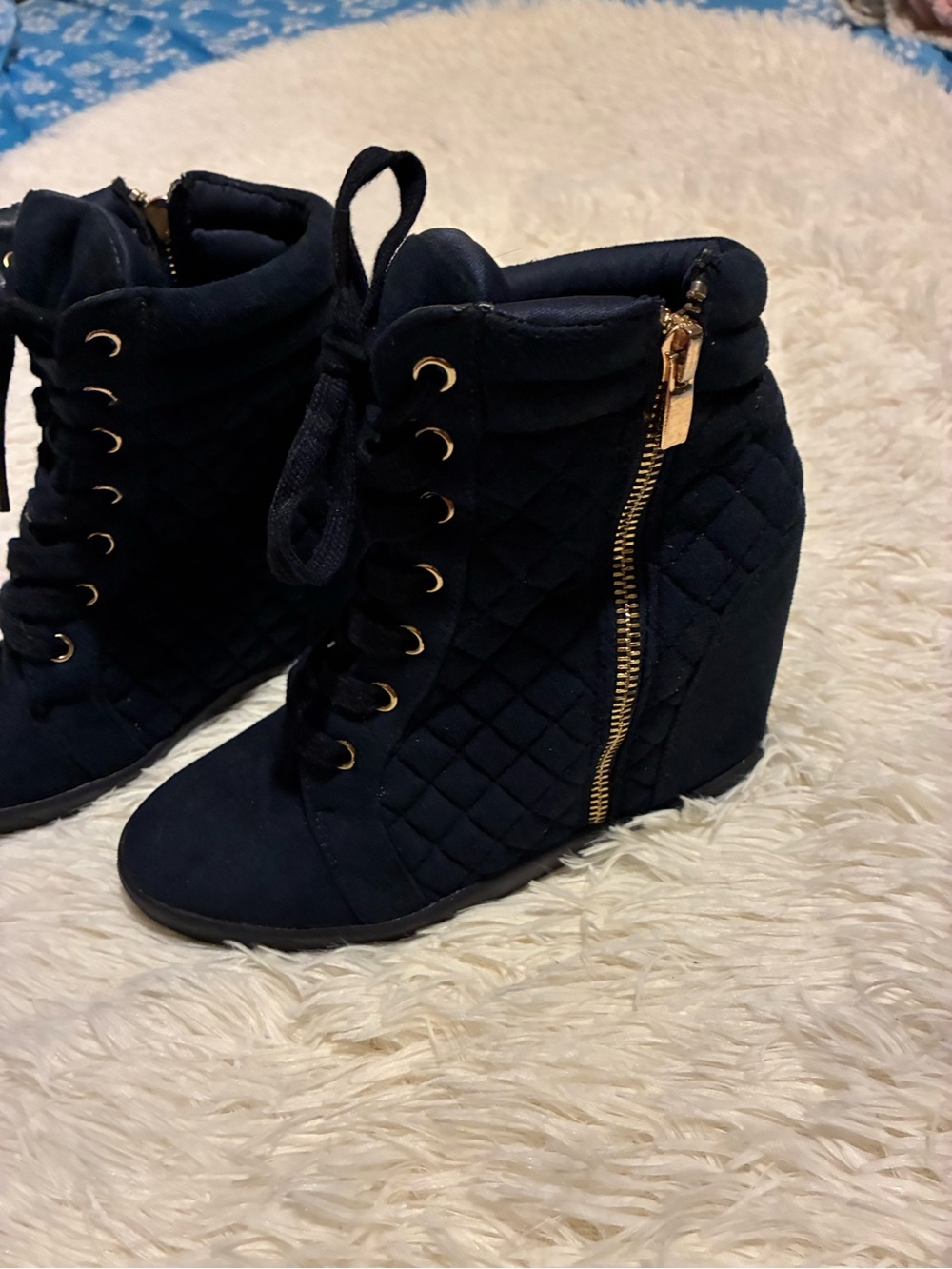 Quilted Wedge Ankle Sneakers - Blue navy size 5.5 Shoedazzle brand